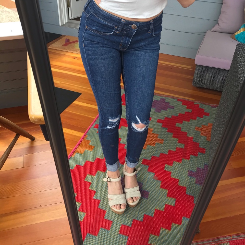 DARK WASH American Eagle Ripped Denim Jeans